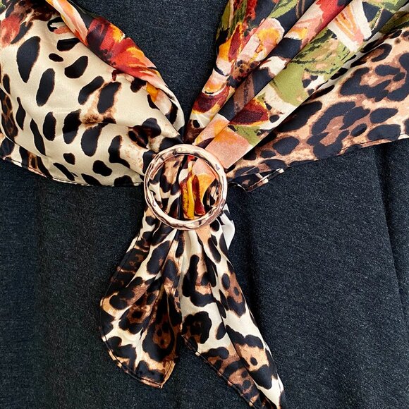 Set of 4 Gold-Toned Round Scarf Rings – Hammered T-Shirt Tie Clips / Scarf Styli - Picture 11 of 15